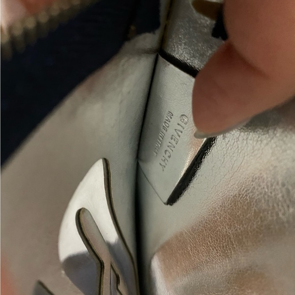 GIVENCHY Plate Iconic Clutch Bag Blue Leather - Picture 5 of 12